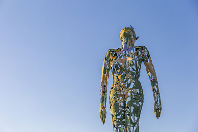 男人把困困放在女人定眼：《极速追缉》今日上线，双人驾驶颠覆传统竞速合作模式-1