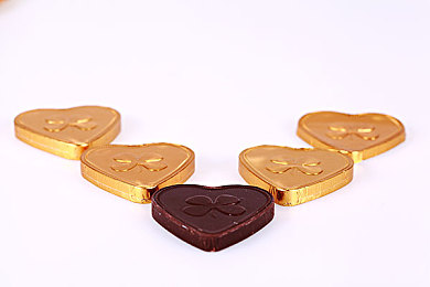 张丽和黑老外：东方侠女联手机械天才，霓虹都市上演速度与战术传奇-2