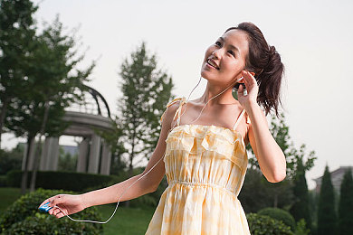 打扑克又叫又疼的视频:卡牌策略引爆全新竞速狂潮,硬核玩法颠覆传统赛道体验-1