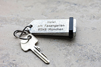 国偷自产一区二区：极速双界震撼上线，征服双重赛道体验极致竞速魅力-1