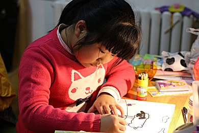 固定脚趾头抹油挠脚心比赛：足尖滑翔与触觉狂飙的荒诞竞速之旅