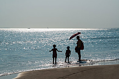 机对机机手机免费下载版2024：未来赛车新纪元，人机协同激战免费畅玩