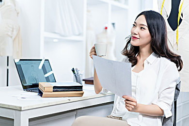 亭亭玉立和国色天香：《东方华韵：车骑列传》今日上线，古典战车竞技演绎华美策略对决