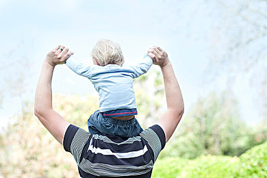 久九视频：《极速回响》今日发售，以汽车为笔书写时代共鸣的驾驶艺术