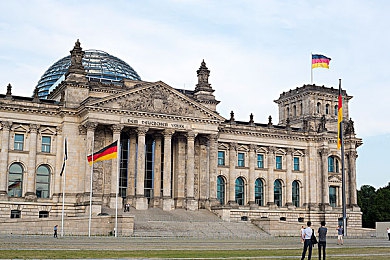 男生女生一起差差差的软件：双人竞速新作引爆合作热潮，差异化分工成制胜关键-3