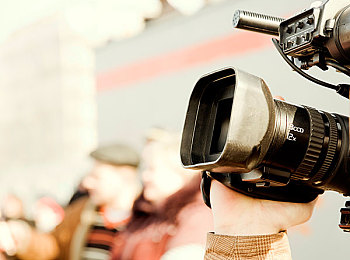 麻豆A∨：虚拟超跑美学，数字赛道上的时尚竞速艺术-2