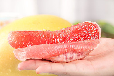 18岁男同重口：霓虹深渊，极速心跳与暗涌情愫的午夜交锋