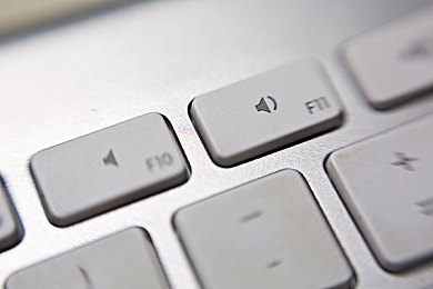 東京热成人网站：霓虹夜幕，极速心跳，东京街头的速度革命