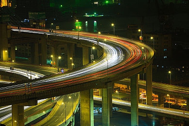 FAXX与MAXX：拟真与爽快的终极对决，赛车游戏的双重魅力深度解析