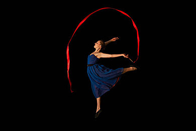 暗夜pro：竞速新作今日上线，夜光赛道与战术隐身颠覆传统玩法-1