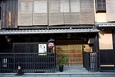 黄色软件app下载3.0.3免费oppo版大全装ai换脸：极速幻影，改装风暴，重塑你的梦想座驾-1