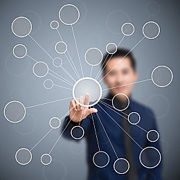 双人床上扑克牌：双人合作竞速新游上线，扑克牌组操控街头狂飙