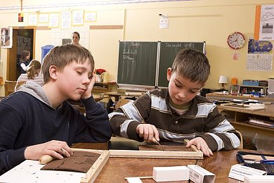 摘机time直接打开不用不收钱中国长安：工业美学竞速，东方动力虚拟巡礼