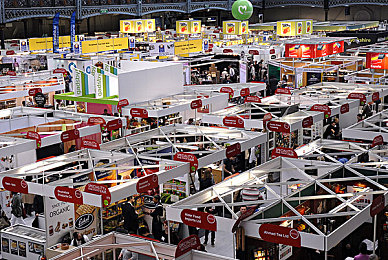 男男性爱视频网站：虚拟都市竞速新作上线，兄弟车队共闯开放世界-2