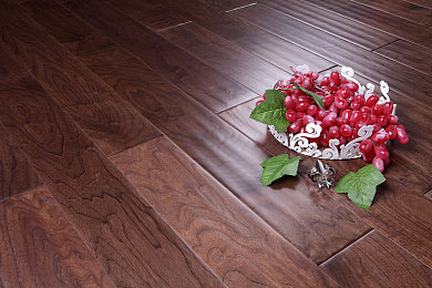 男人插女人的视频软件：极速飞驰，镜头编织，赛道导演的竞速艺术