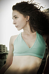 女生操男生软件：颠覆传统赛车，女性指挥官策略操控未来竞速