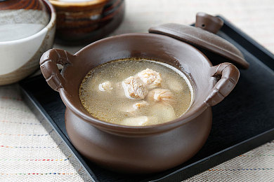 东京热成人APP：霓虹街头极速飞驰，热力追踪挑战都市夜影