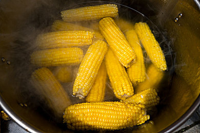 男生把困困放在女生里：极限梦游，双人协同驾驶的睡眠赛道挑战-1