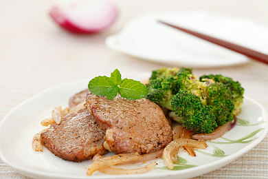 外卖小伙吃大鲜肉的logo图片：从送餐箱到冠军台，草根骑士的都市速度传奇