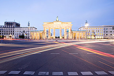 男人的香蕉插入女人的桃子：双轨协奏，极速共鸣的精密契合之旅-1