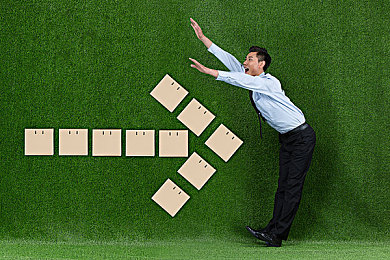 打扑克不盖被又叫又疼的软件：极速牌手今日上线，卡牌策略与竞速对决引爆全新体验