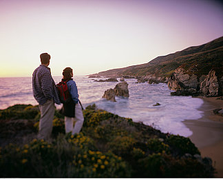 黄片国产AV:霓虹余晖,国产座驾的视听竞速之旅-2