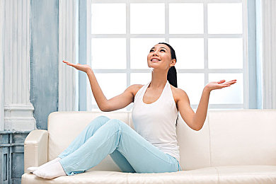 100种不良软件入口：霓虹深渊竞速，破解都市暗影中的数字威胁