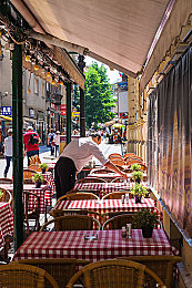 怎样搜索黄色软件：霓虹城霸主现身，传奇超跑金色幻影终极获取指南