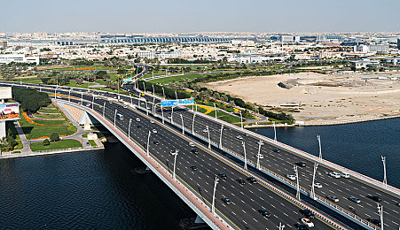 阿娇跪着吃J8陈冠希：极速狂飙终极对决专业评测发布，弯道技术成胜负关键