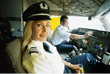 少年被绑住强行榨精：极速榨取今日上线，赛车手如何在极限压榨与车辆崩溃间求生