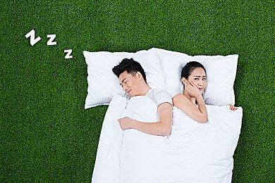 西方37大但尺寸艺术图片：复古像素汽车改装游戏，探索经典车辆艺术世界