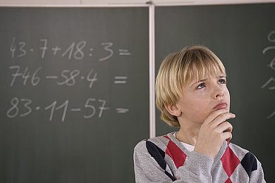 黄片破解版:极品飞车热度夜战指南,非法改装狂飙与警车追逃全解析-1