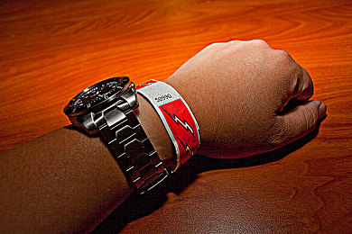 打扑克不盖被子剧烈运动：《赛道谋略师》今日上线，融合卡牌策略与极速狂飙的全新竞速体验-2