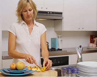 杨敏思版本1-5电视剧简介：极速片场，穿梭虚构剧集的竞速之旅