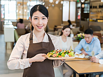 操人aPP：未来竞速新纪元，神经链接驾驶引爆赛博改装狂潮-1