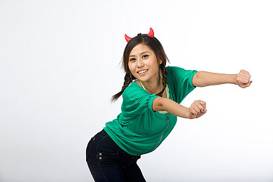 天天色天天日天天干:霓虹幻境,竞逐流转光阴的永恒赛道-1