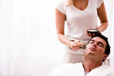 和朋友一起3p一个极品寡妇：三人协作破解神秘悬案，共享思维共赴解谜之旅