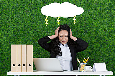 xaxwaswaswasxilxi：极速迷宫赛博轨迹今日上线，颠覆性操控系统重塑竞速游戏体验