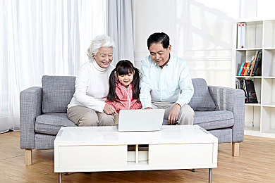 亚ⅰ洲一区：极速狂飙，征服虚拟都市赛道，体验肾上腺素飙升之旅