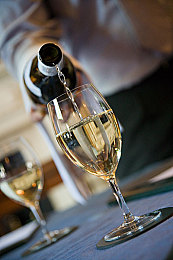 美女不穿衣服的软件下载：《极速幻影》自定义系统引热议，创意车模设计成赛车游戏新焦点-2