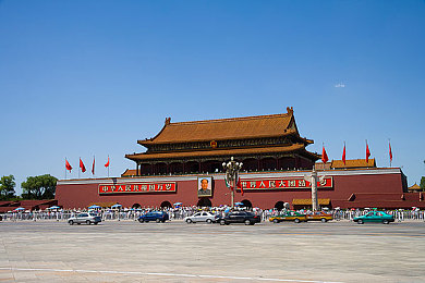 国产av传媒：极速飞驰，镜头捕捉，体验赛道与新闻交织的冒险之旅