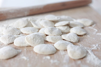 火辣福利APP导航入口：霓虹夜幕下的极速狂想，街头车神的热力征程