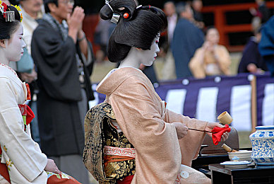 下载3.0.3每天无限免费大全OPPO能投屏：竞速手游新版上线，每日畅享无限资源，大屏飙车新体验