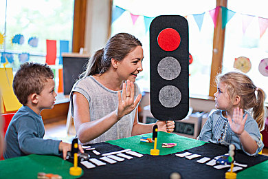 Juliaann与小伙子内谢:双星竞速,新港市街头王者的羁绊征程-2