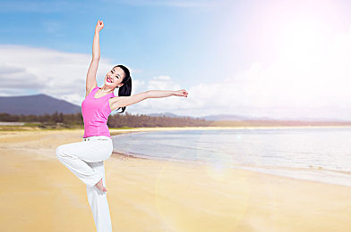 不知火舞与三个小孩公园：格斗女神穿越现代都市，开放世界忍术冒险全新启程