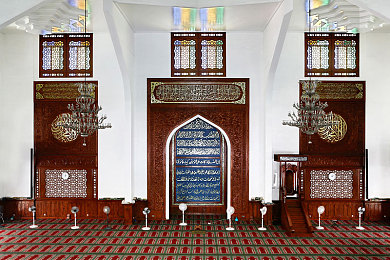 av国内：霓虹街巷，国产引擎的赛博飞驰诗篇-1