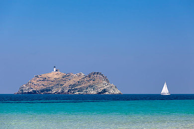 蜜桃A∨：霓虹果韵，幻彩竞速与音轨共鸣的虚拟之旅