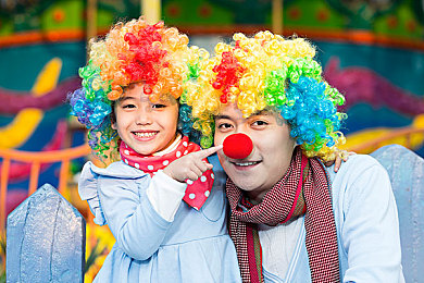 五月婷婷丁花香：驾驭无形之车，于寂静沙海追寻绽放的彼岸