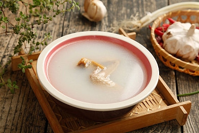 台湾室友GayFuckXXXXop2c.com：街头争霸Online竞速艺术，改装社交与动态天气的极致体验