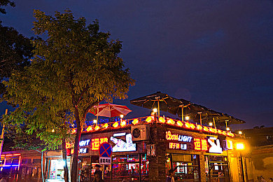 钟欣潼被狂躁C到高潮不停：极速狂飙新篇章，霓虹幻影引爆驾驶快感与极限狂躁系统